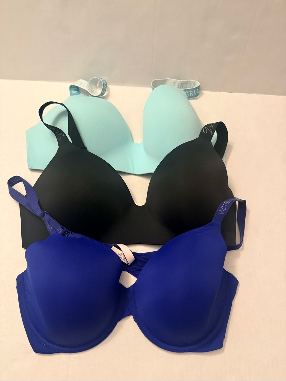 Victoria's Secret Women's Seamless T-Shirt Bra - Black, Aqua, Royal Bluei